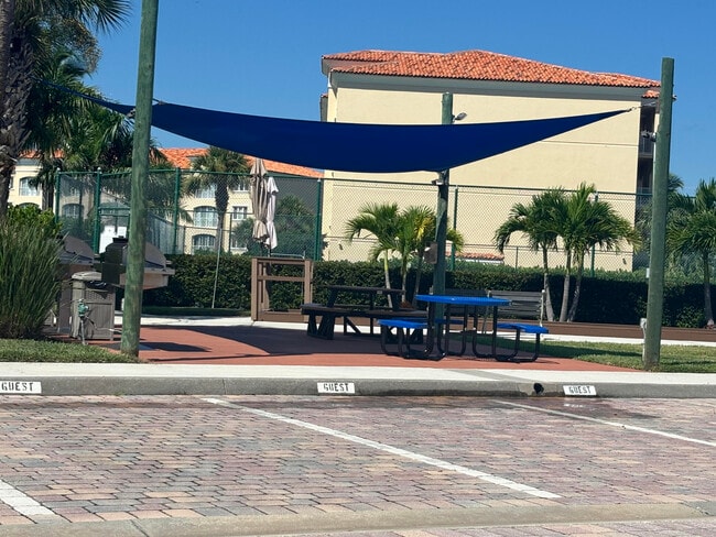 Building Photo - 10 Harbour Isle Dr E