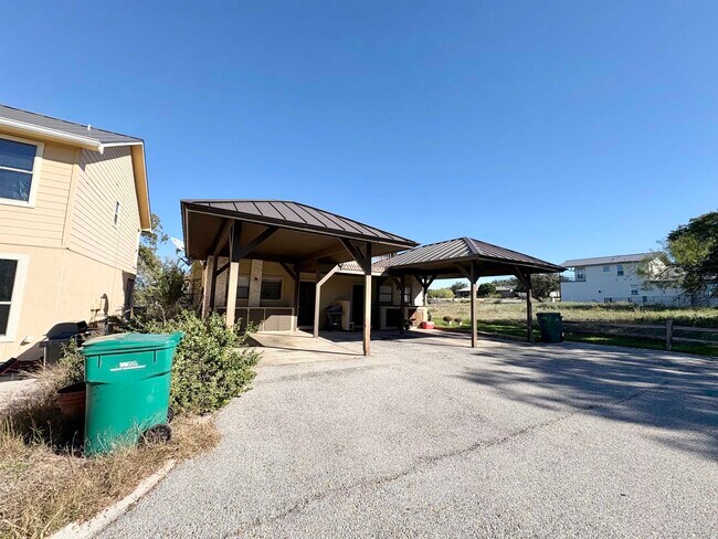 Building Photo - 601 Free Rein