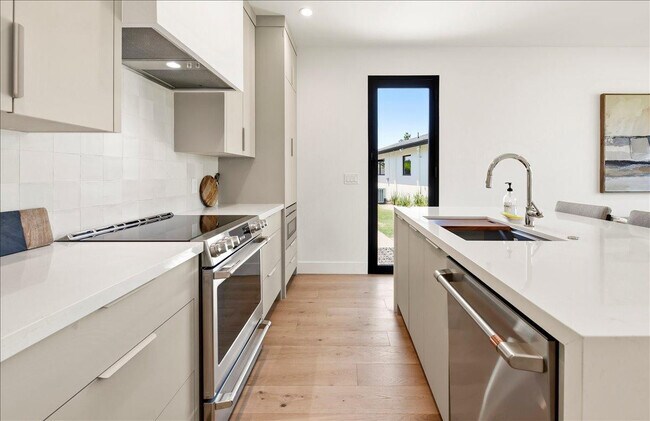 Building Photo - 3631 N 54th Ct