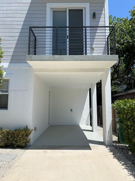 Building Photo - 3823 Thomas Ave