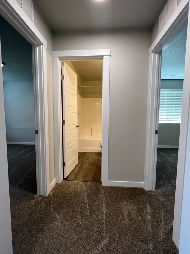 Building Photo - Newer 3 bed 2 bath with a home office just...