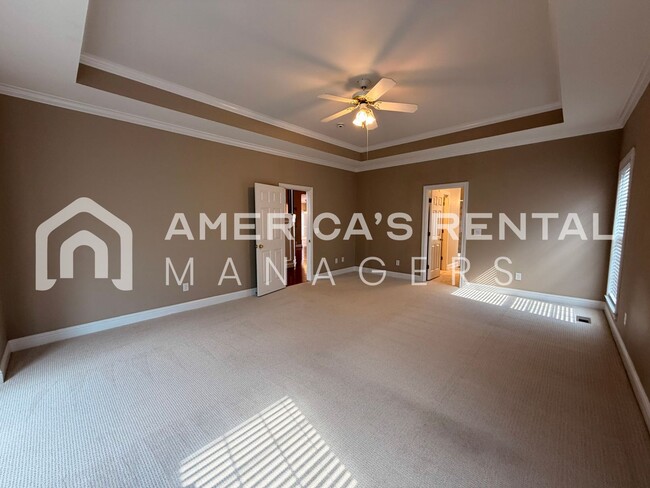 Building Photo - Spacious Five Bedroom Residence in Meadowbrook!