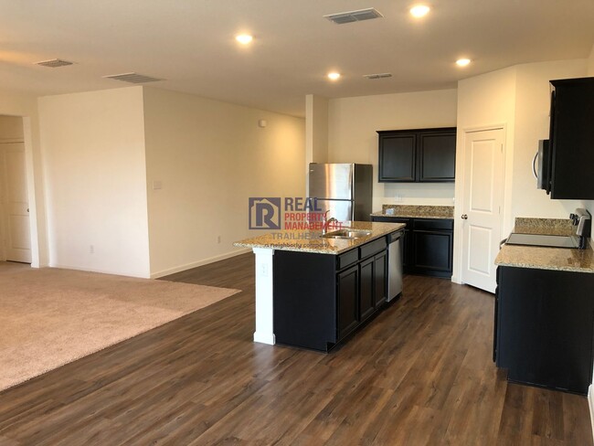 Building Photo - Spacious 5 Bedroom/3 Full Bath Open Concep...