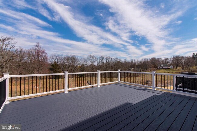 Building Photo - 15 Tamarack Cir