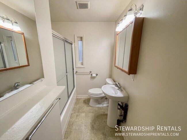 Building Photo - 1697 Orchard St