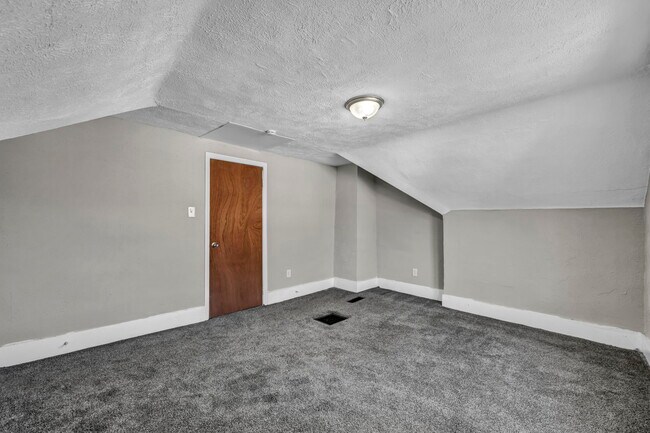 Building Photo - 3369 E 49th St