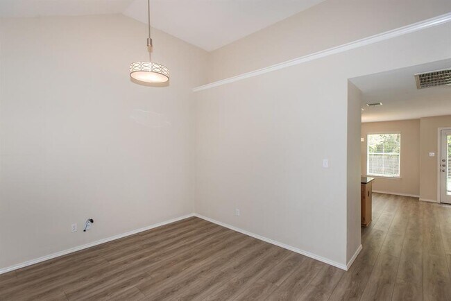 Building Photo - 9025 Vigen Cir