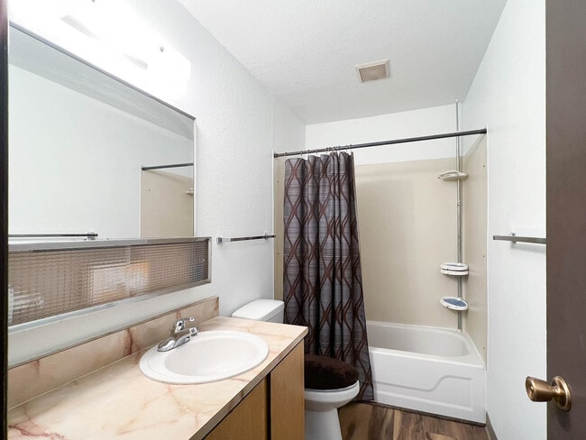 Building Photo - 3051 Lois Dr