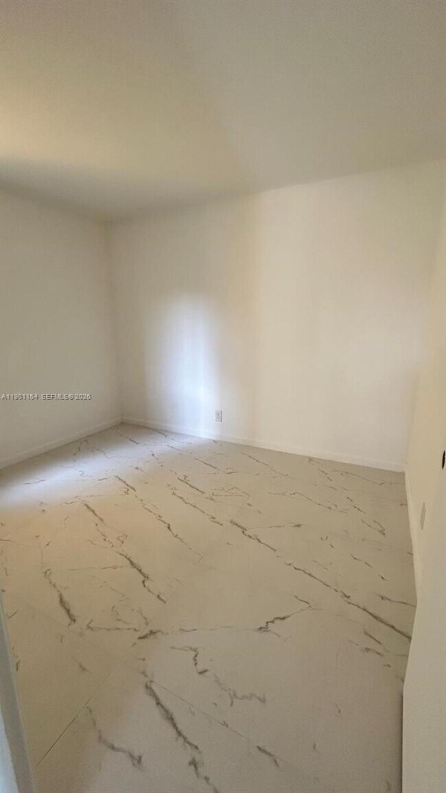 Building Photo - 2221 Sherman Cir