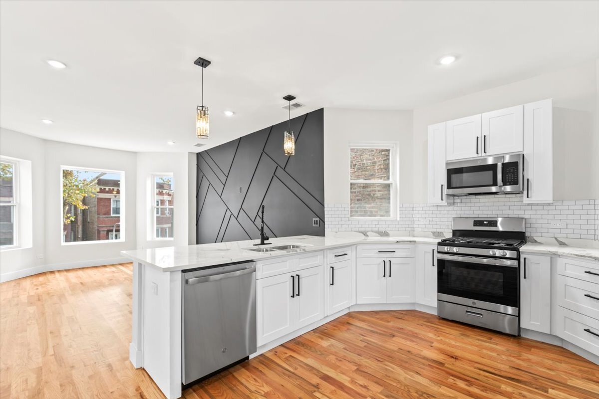 Building Photo - 6128 S Rhodes Ave