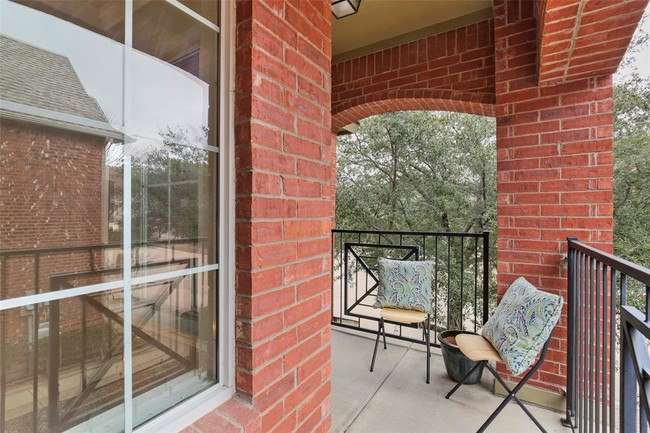 Building Photo - 604 Mozart Way