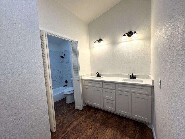 Building Photo - 777 Clouse Dr