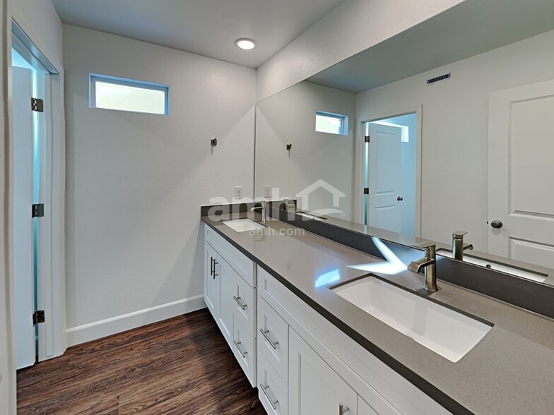 Building Photo - 9131 Crocker Pt Ct