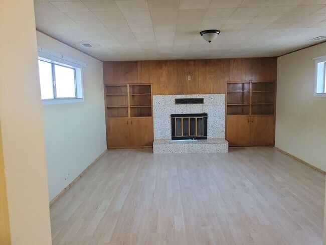 Building Photo - 905 N Lincoln Ave