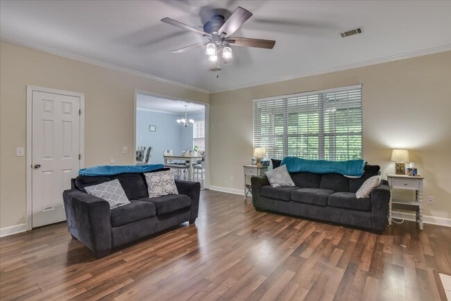 Building Photo - 5 bedroom/3.5 bathroom home in Evans with ...