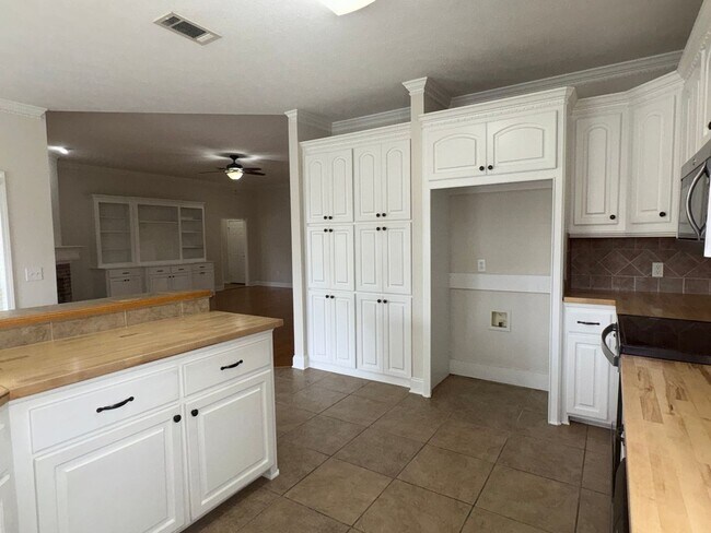 Building Photo - For Rent in Brandon School District!