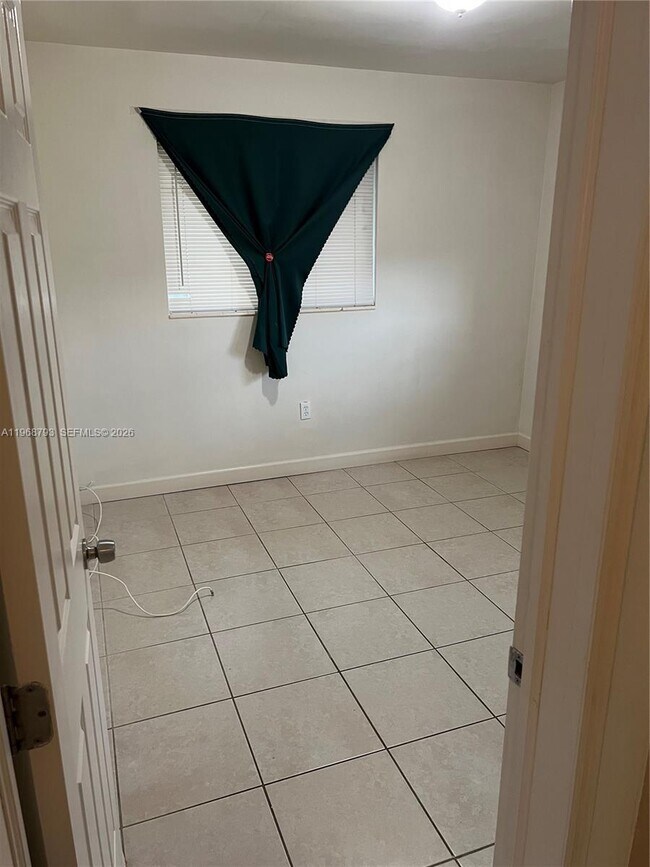 Building Photo - 890 NW 22nd Ct