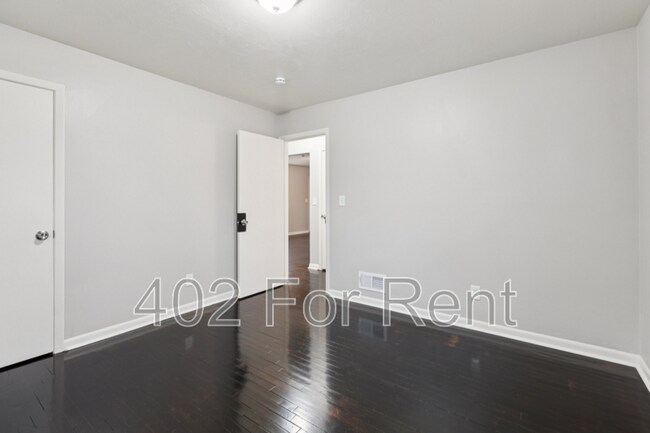 Building Photo - 3823 Saratoga St