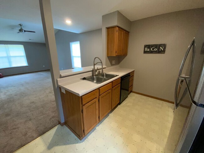 Building Photo - 3566-3568 Prescott Dr