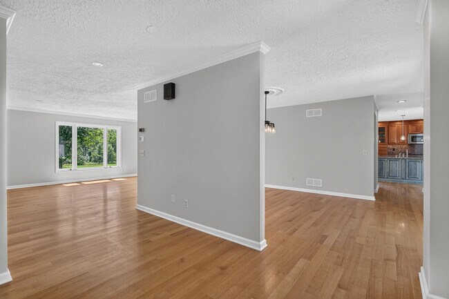 Building Photo - 4817 Torrey Pines Ct