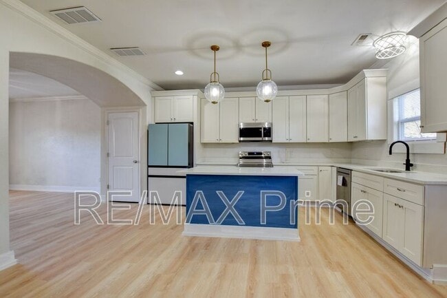 Building Photo - 8028 Glade Rd