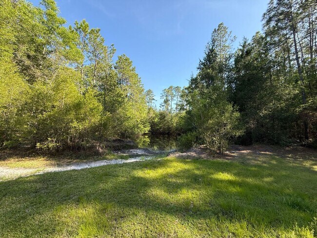 Building Photo - Milton / Pace - 3 bedroom, 2 bathroom