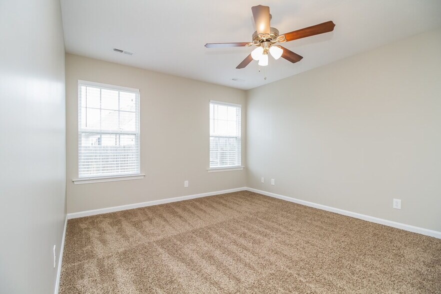 Building Photo - 2115 Montgomery Ln