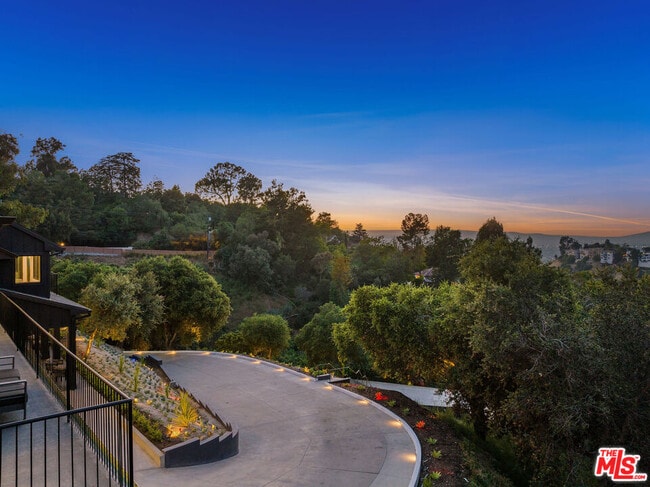 Building Photo - 3140 Coldwater Canyon Ave