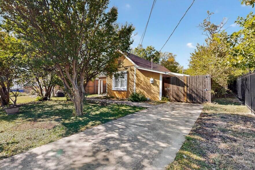 Building Photo - 5645 Santa Fe Ave