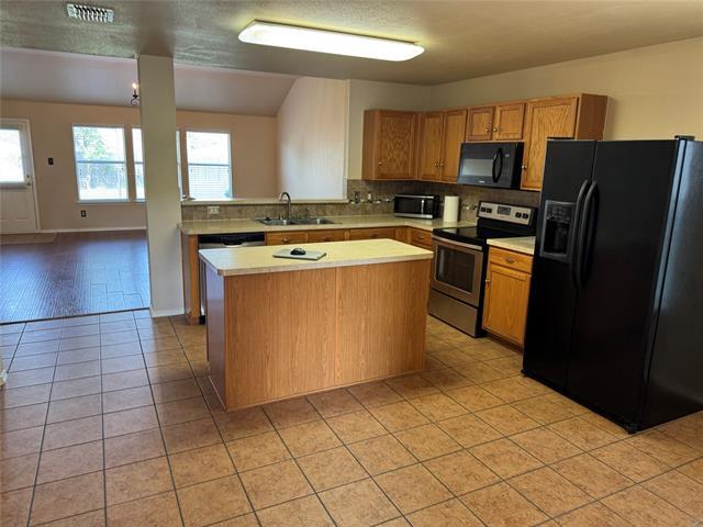 Building Photo - 2800 Briargrove Ln