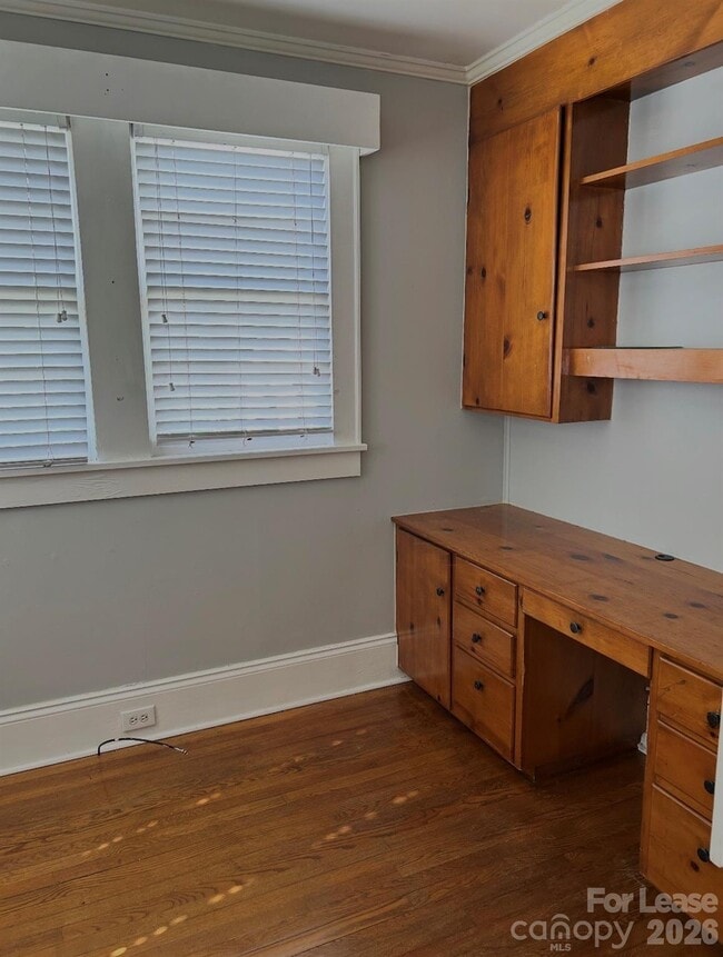 Building Photo - 412 W Horah St