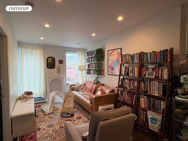 Building Photo - 498 Court St