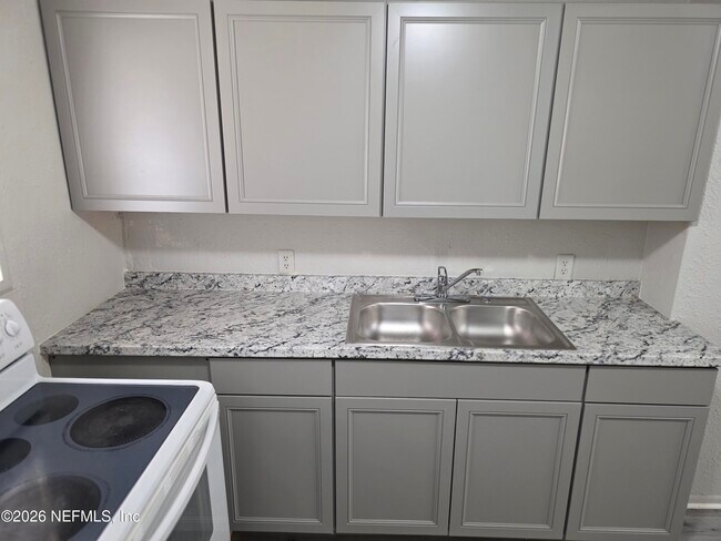 Building Photo - 5022 Kingsbury St