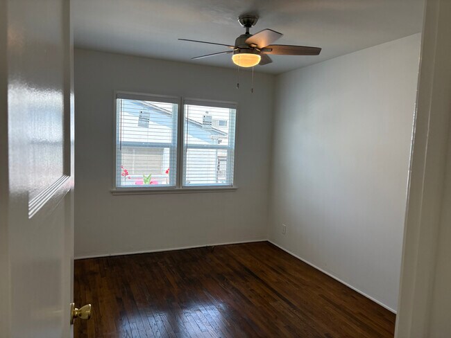 Bedroom - 2202 Ocean Park Blvd