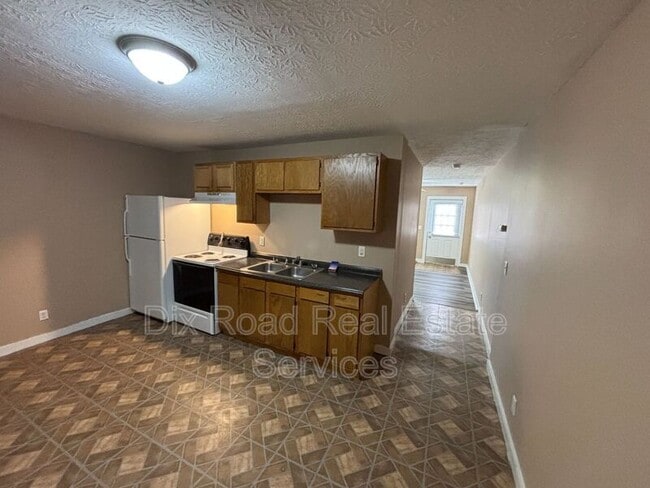 Building Photo - 829 Maple Ave
