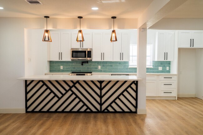 Building Photo - 1402 Bayou Shore Dr