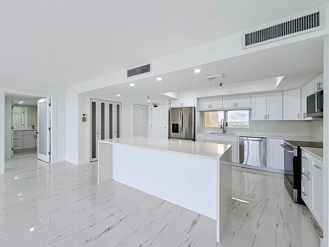 Building Photo - 2480 Presidential Way