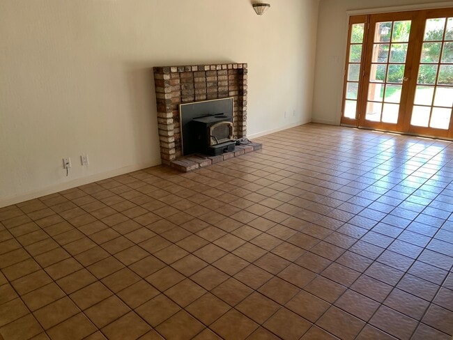 Building Photo - 3973 Loganberry Dr