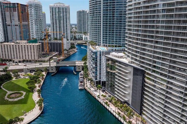 Building Photo - 300 Biscayne Blvd Way