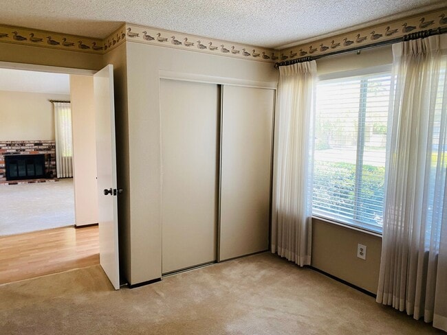 Building Photo - Charming Home Nestled on a Cul-De-Sac!