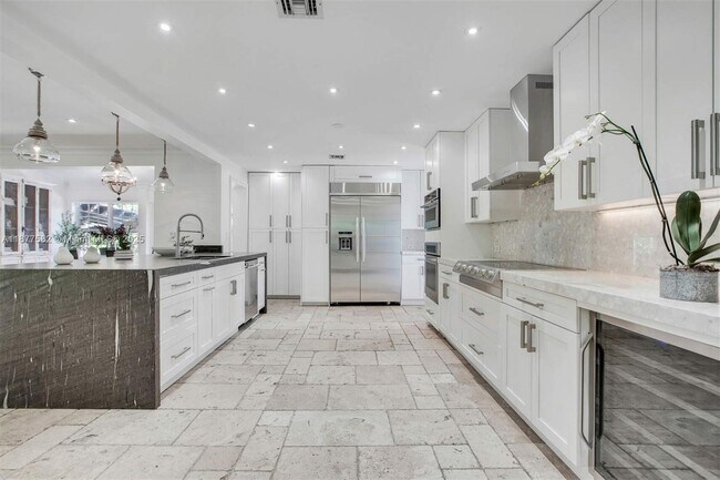 Primary Photo - 1161 Sunset Dr