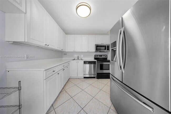 Building Photo - 1455 N Treasure Dr