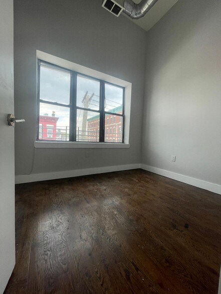 615 Bramhall Ave 3L - 618 Bramhall Ave