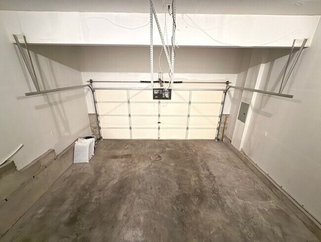 Building Photo - LYNNWOOD 3 BED, 2.5 BATH HOME FOR RENT; AVAILABLE NOW!