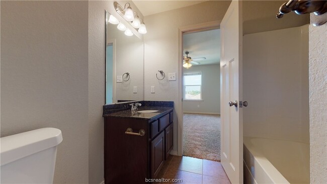 Building Photo - 2501 Horse Shoe Dr