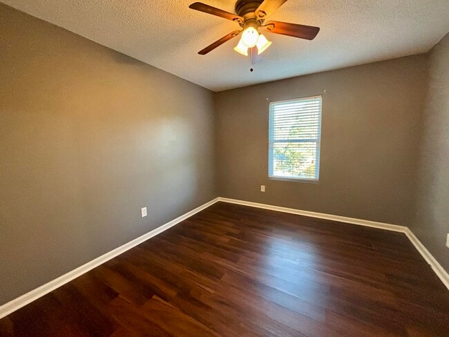 Building Photo - 2714 Fair Oak Ct