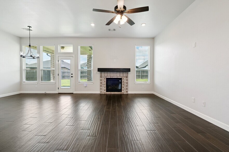 Building Photo - 15908 Buffalo Dr