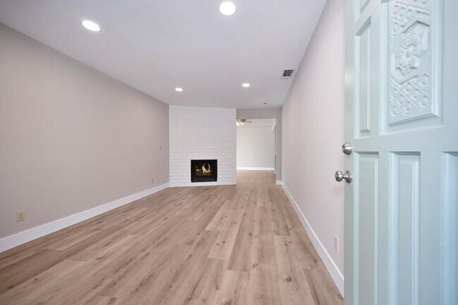 Building Photo - 1720 Kent St