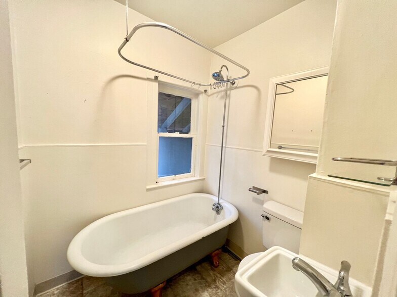 Building Photo - 2058 14th Ave W