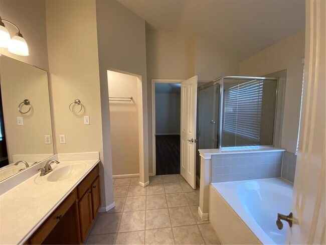 Building Photo - 8811 Glen Canyon Dr